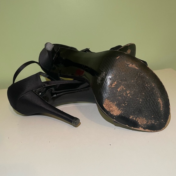 Stuart Weitzman 7.5 black satin heel with blue stones - Picture 4 of 6